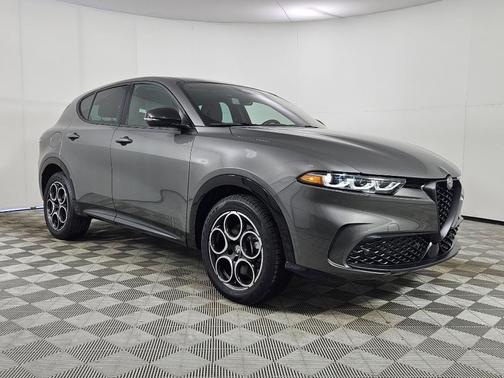 Metallic 2025 Alfa Romeo Tonale Base