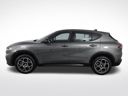 Metallic 2025 Alfa Romeo Tonale Base