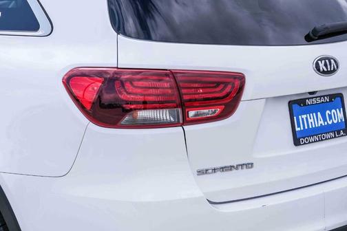 Snow White Pearl 2019 Kia Sorento LX V6