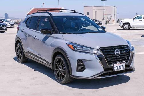 Boulder Gray Pearl 2023 Nissan Kicks SR