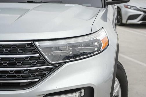 Iconic Silver Metallic 2022 Ford Explorer XLT