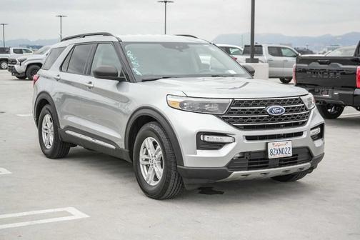 Iconic Silver Metallic 2022 Ford Explorer XLT