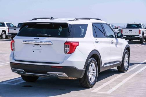 Oxford White 2023 Ford Explorer XLT