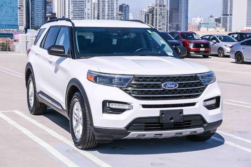 Oxford White 2023 Ford Explorer XLT