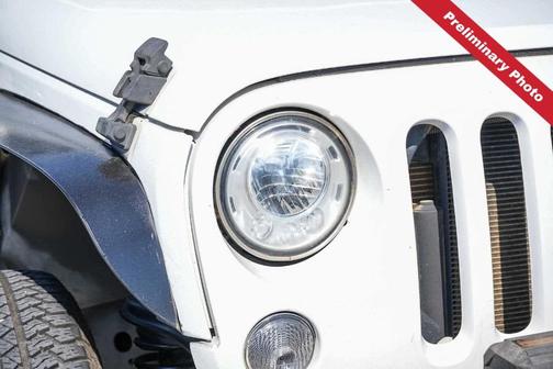Bright White Clearcoat 2017 Jeep Wrangler Unlimited Sahara