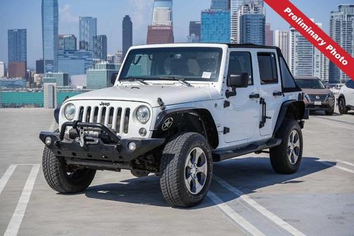 Bright White Clearcoat 2017 Jeep Wrangler Unlimited Sahara