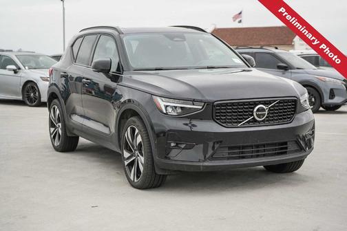 Black 2025 Volvo XC40 B5 Plus Dark Theme