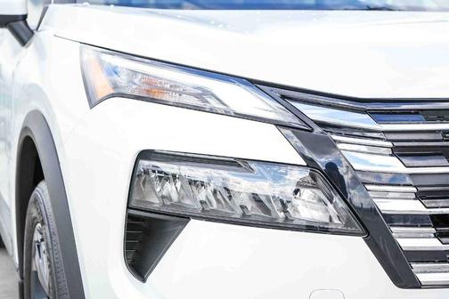 Everest White P 2026 Nissan Rogue SV