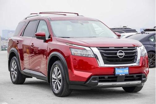 2023 Nissan Pathfinder SL