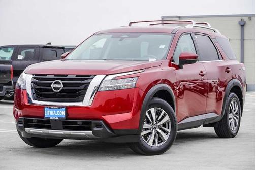 2023 Nissan Pathfinder SL