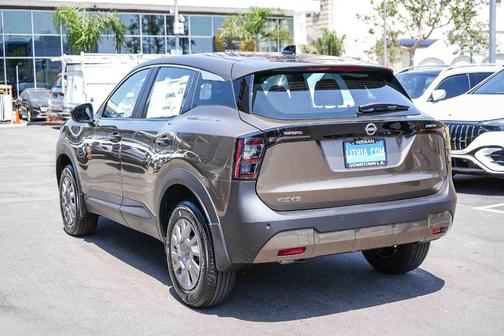 Canyon Bronze M 2026 Nissan Kicks S
