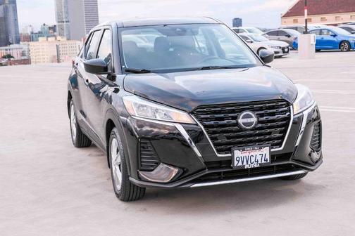 Super Black 2025 Nissan Kicks Play S