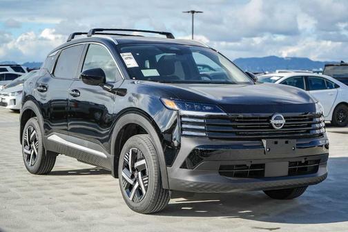 Super Black 2027 Nissan Kicks SV