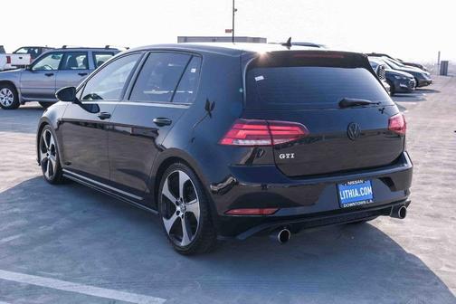 Deep Black Pearl Effect 2018 Volkswagen Golf GTI 2.0T S 4-Door