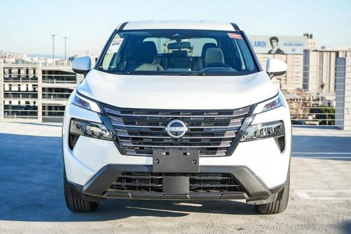 Pearl 2026 Nissan Rogue SV