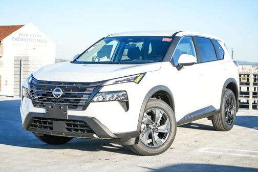 Pearl 2026 Nissan Rogue SV