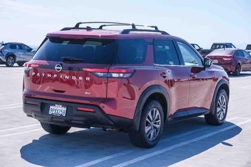 2024 Nissan Pathfinder SV