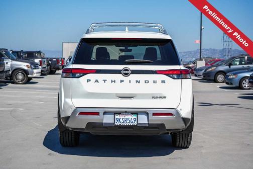 White 2024 Nissan Pathfinder Platinum