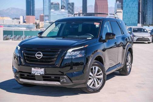 2025 Nissan Pathfinder SL