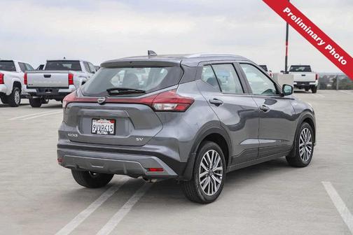 Gun Metallic 2024 Nissan Kicks SV