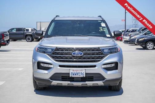 Iconic Silver Metallic 2021 Ford Explorer XLT