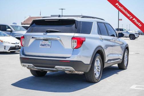 Iconic Silver Metallic 2021 Ford Explorer XLT