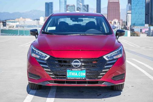 Scarlet Ember 2025 Nissan Versa 1.6 SR
