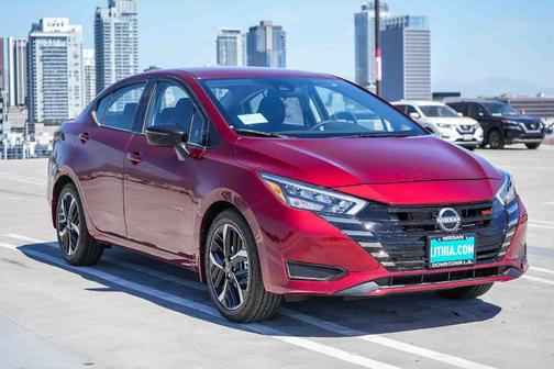 Scarlet Ember 2025 Nissan Versa 1.6 SR