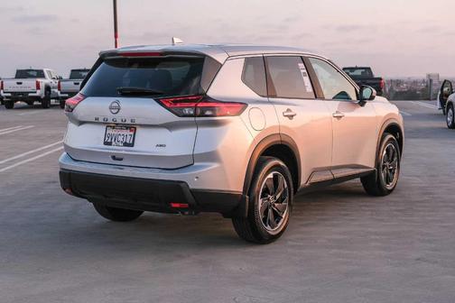 Brilliant Silver Metallic 2025 Nissan Rogue SV