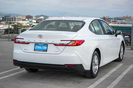 Ice 2025 Toyota Camry LE