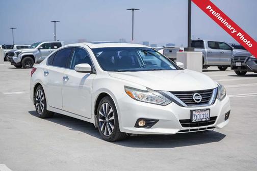 Pearl White 2016 Nissan Altima 2.5 SV