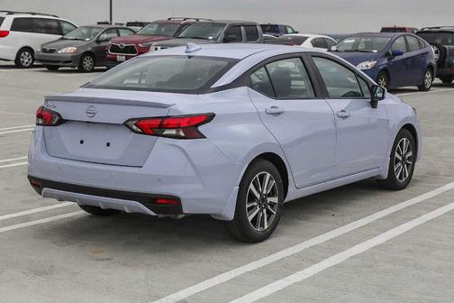 Gray Sky Pearl 2025 Nissan Versa 1.6 SV