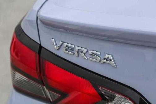 Gray Sky Pearl 2025 Nissan Versa 1.6 SV