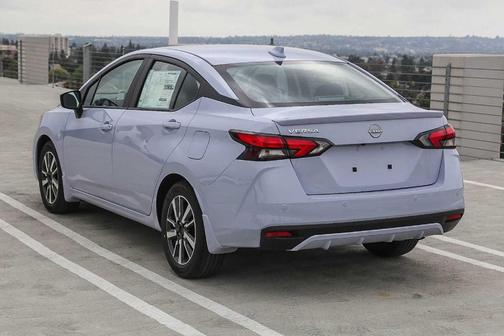 Gray Sky Pearl 2025 Nissan Versa 1.6 SV