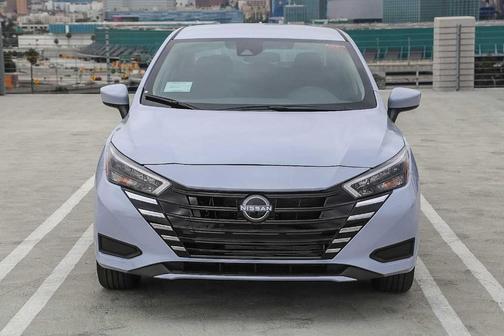 Gray Sky Pearl 2025 Nissan Versa 1.6 SV