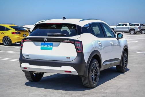 Aspen White Tricoat 2026 Nissan Kicks SR
