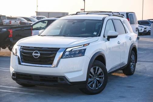 2024 Nissan Pathfinder SV