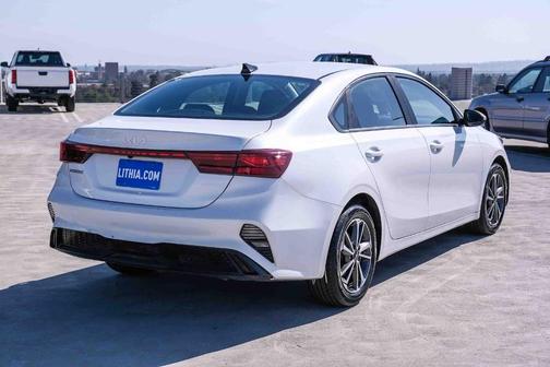 Snow White Pearl 2022 Kia Forte LXS