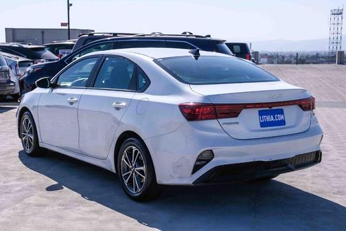 Snow White Pearl 2022 Kia Forte LXS