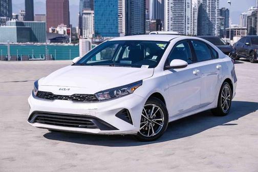Snow White Pearl 2022 Kia Forte LXS