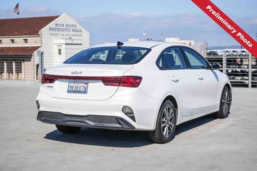 Snow White Pearl 2022 Kia Forte LXS