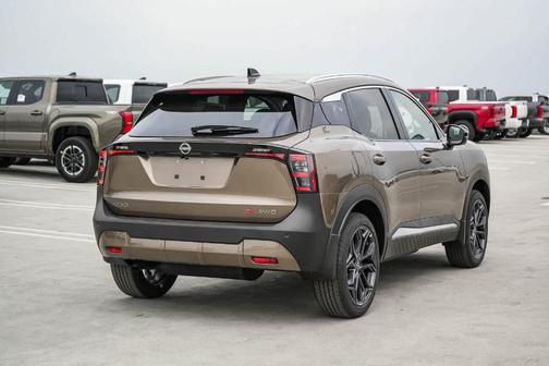 Canyon Bronze Metallic 2026 Nissan Kicks SR