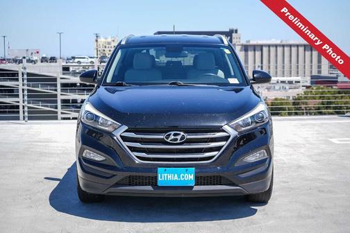 Black Noir Pearl 2017 Hyundai TUCSON SE