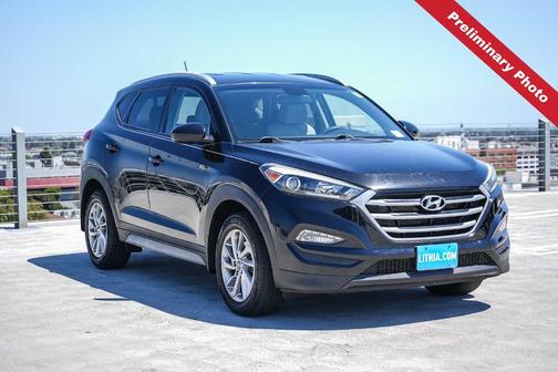 Black Noir Pearl 2017 Hyundai TUCSON SE