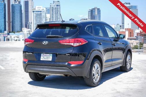 Black Noir Pearl 2017 Hyundai TUCSON SE