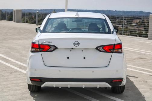 Aspen White 2025 Nissan Versa 1.6 SV