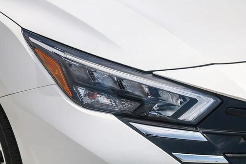 Aspen White 2025 Nissan Versa 1.6 SV