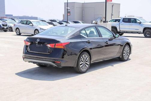 Super Black 2026 Nissan Altima SV