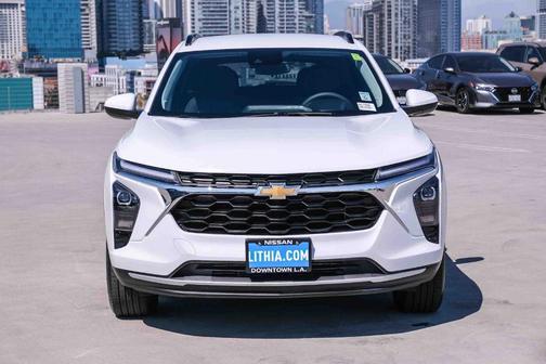 Summit White 2025 Chevrolet Trax LT