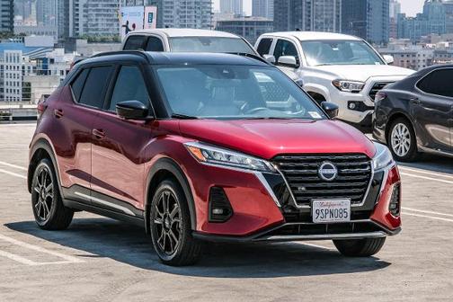 2023 Nissan Kicks SR